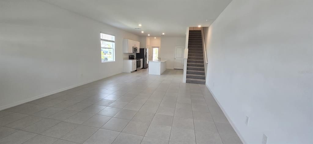 For Rent: $2,100 (3 beds, 2 baths, 1801 Square Feet)