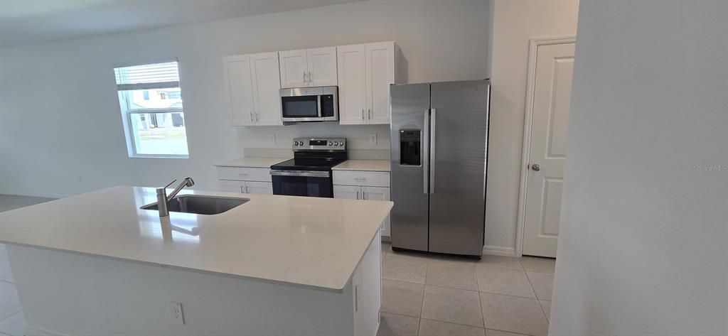 For Rent: $2,100 (3 beds, 2 baths, 1801 Square Feet)