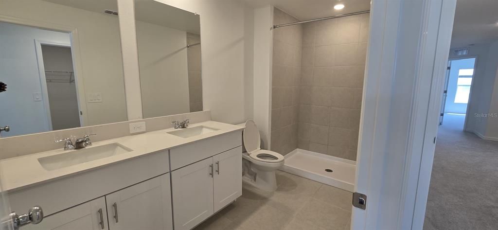 For Rent: $2,100 (3 beds, 2 baths, 1801 Square Feet)