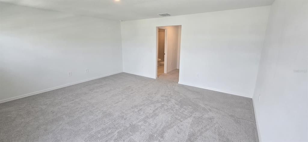 For Rent: $2,100 (3 beds, 2 baths, 1801 Square Feet)