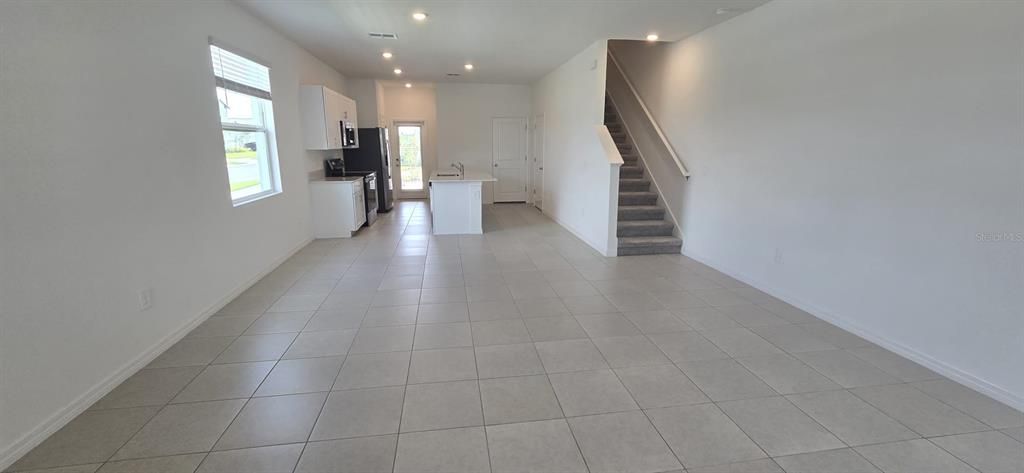 For Rent: $2,100 (3 beds, 2 baths, 1801 Square Feet)