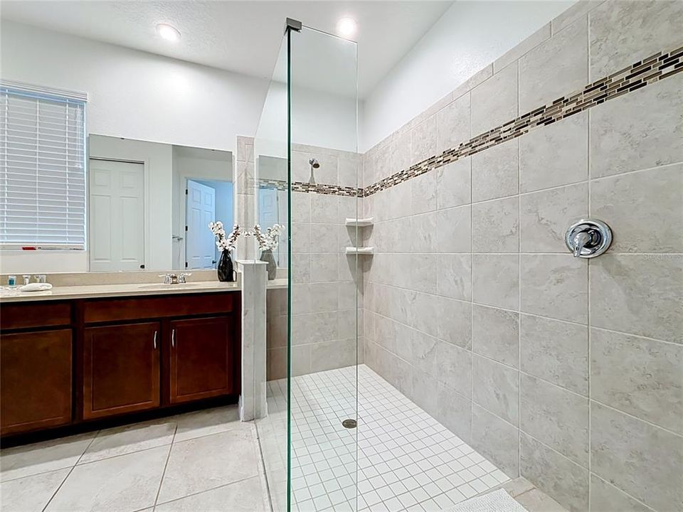 En Venta: $549,000 (6 camas, 4 baños, 2987 Pies cuadrados)