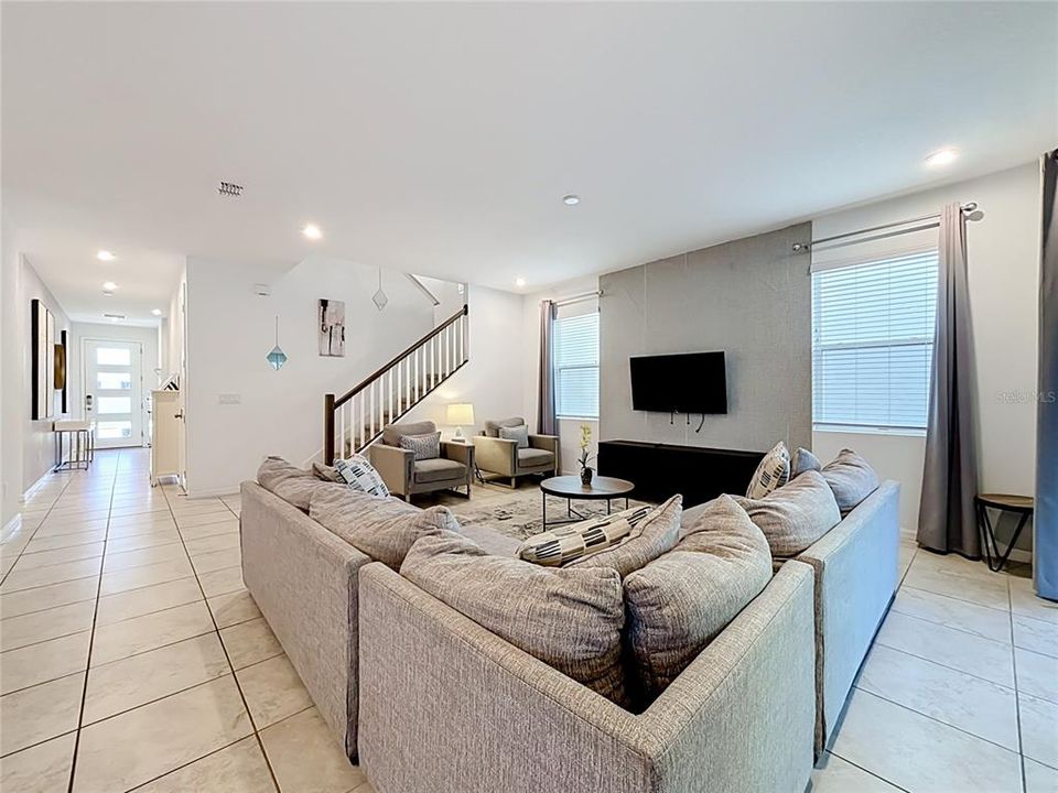 En Venta: $549,000 (6 camas, 4 baños, 2987 Pies cuadrados)