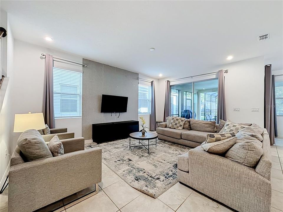 En Venta: $549,000 (6 camas, 4 baños, 2987 Pies cuadrados)