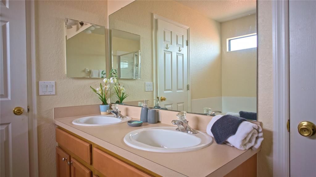 For Sale: $425,000 (4 beds, 2 baths, 2072 Square Feet)
