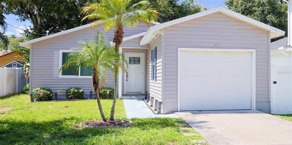 For Rent: $2,800 (2 beds, 2 baths, 1036 Square Feet)
