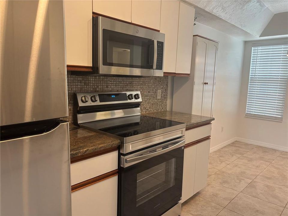 For Rent: $2,200 (2 beds, 2 baths, 1281 Square Feet)