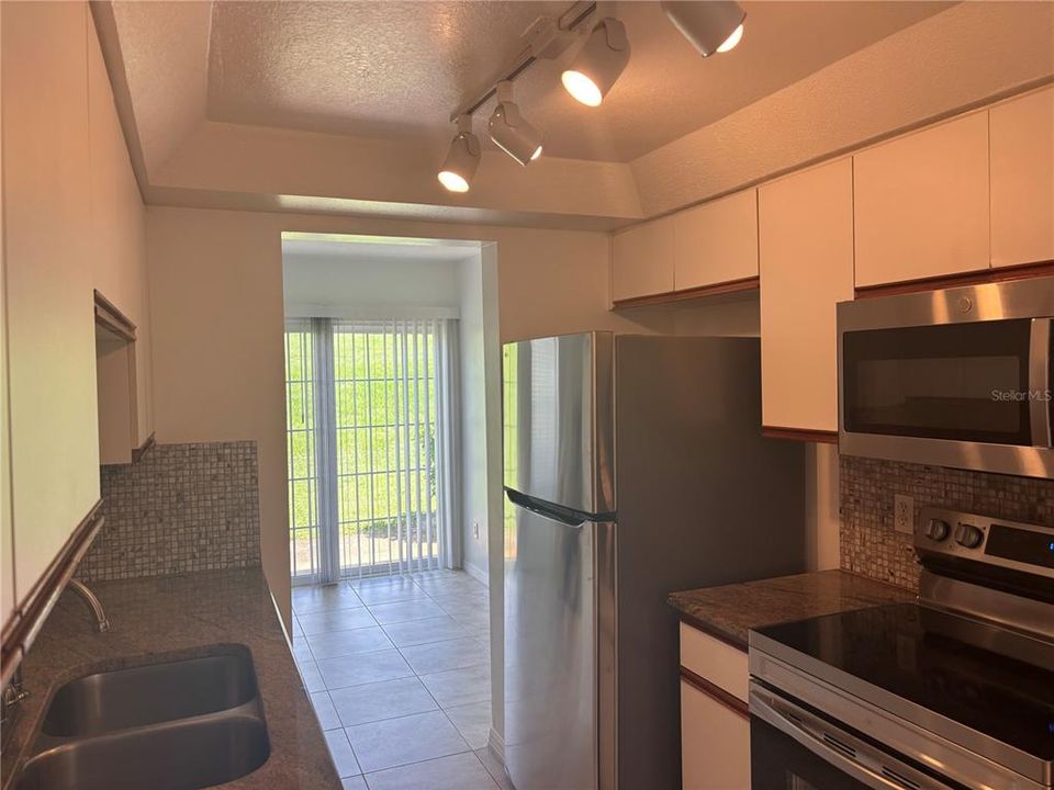 For Rent: $2,200 (2 beds, 2 baths, 1281 Square Feet)