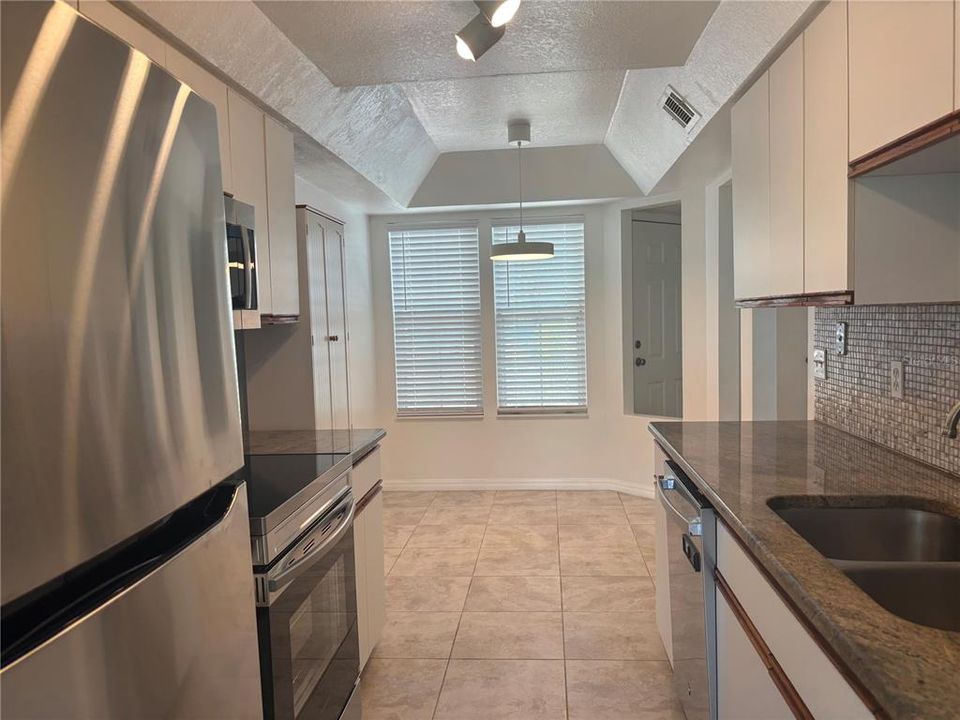 For Rent: $2,200 (2 beds, 2 baths, 1281 Square Feet)