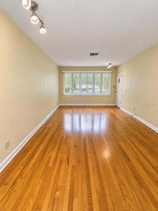 В аренду: $1,750 (2 спален, 1 ванн, 823 Квадратных фут)