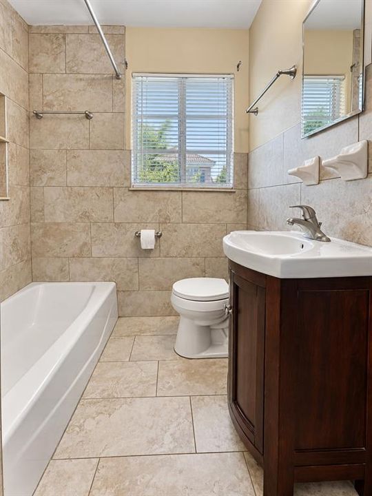 В аренду: $1,750 (2 спален, 1 ванн, 823 Квадратных фут)