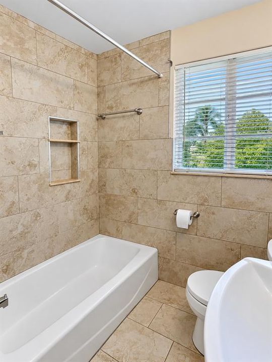 В аренду: $1,750 (2 спален, 1 ванн, 823 Квадратных фут)