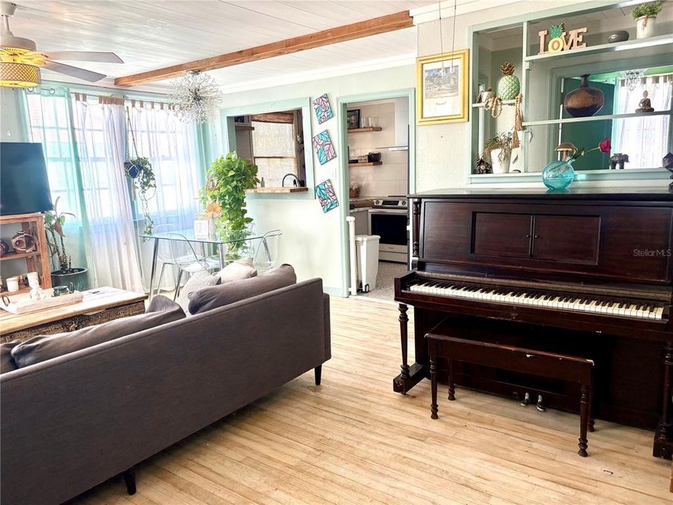 For Rent: $4,000 (3 beds, 2 baths, 1173 Square Feet)