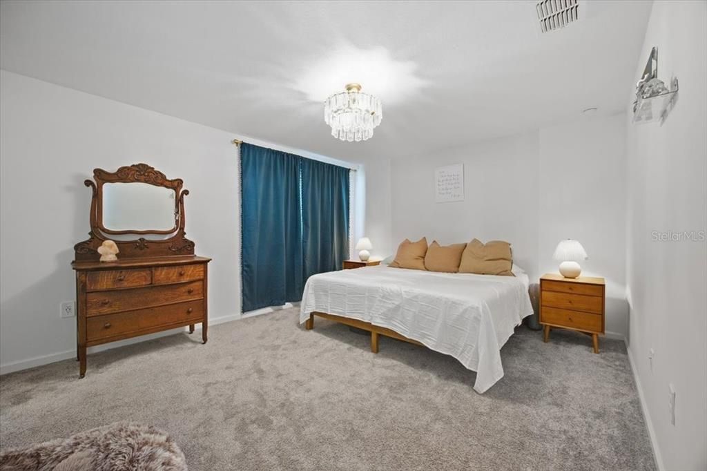 На продажу: $319,999 (4 спален, 2 ванн, 1933 Квадратных фут)