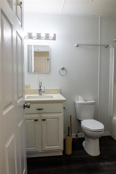 For Sale: $135,000 (2 beds, 1 baths, 784 Square Feet)