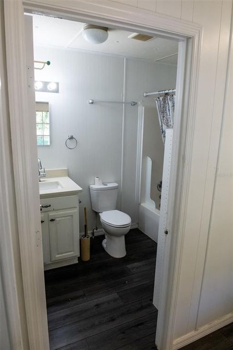 For Sale: $135,000 (2 beds, 1 baths, 784 Square Feet)