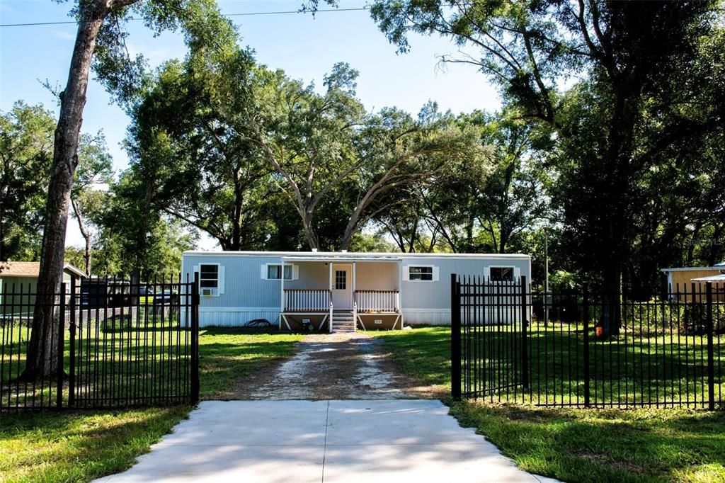 For Sale: $135,000 (2 beds, 1 baths, 784 Square Feet)