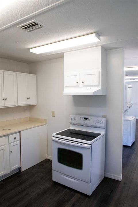 For Sale: $135,000 (2 beds, 1 baths, 784 Square Feet)