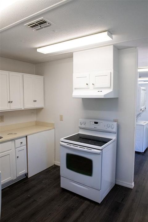 For Sale: $135,000 (2 beds, 1 baths, 784 Square Feet)