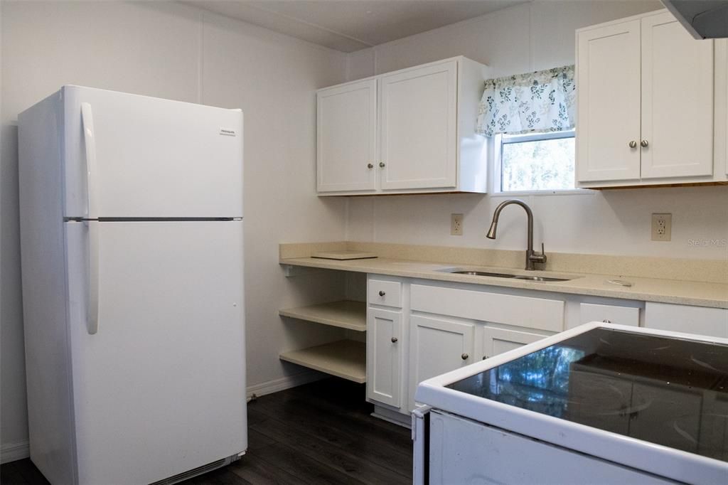 For Sale: $135,000 (2 beds, 1 baths, 784 Square Feet)