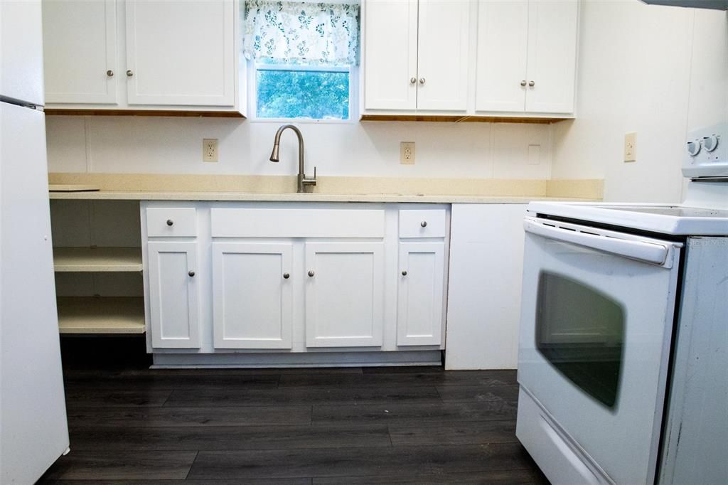 For Sale: $135,000 (2 beds, 1 baths, 784 Square Feet)