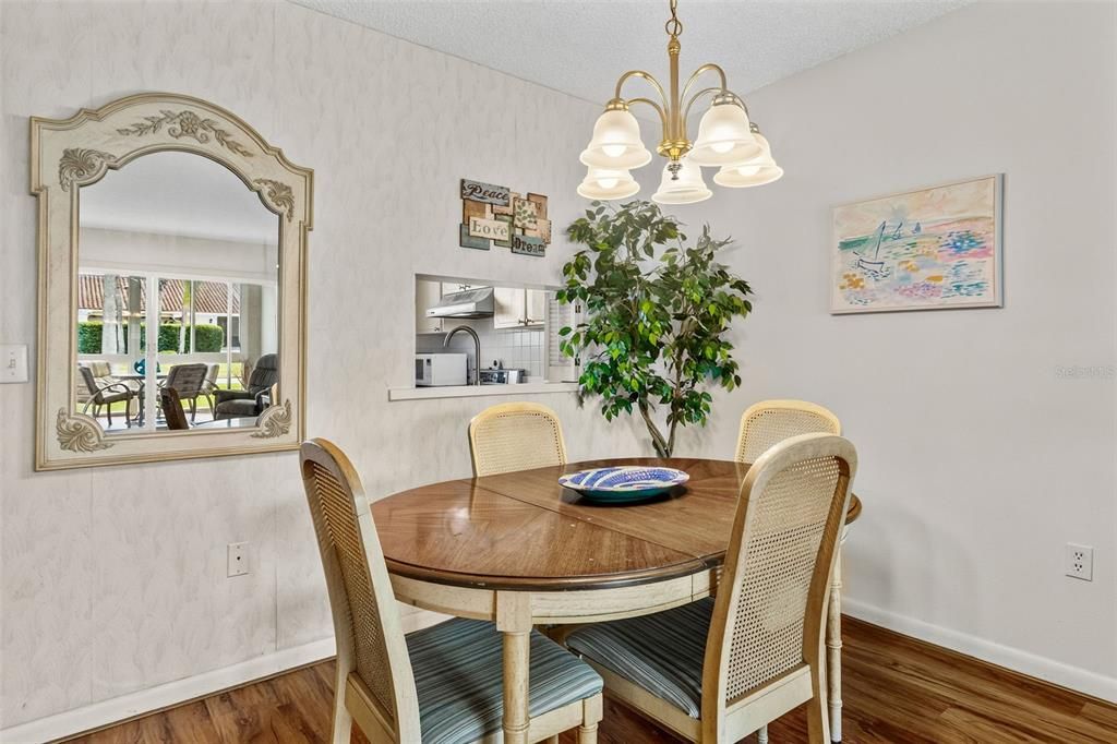 For Sale: $169,900 (1 beds, 1 baths, 815 Square Feet)