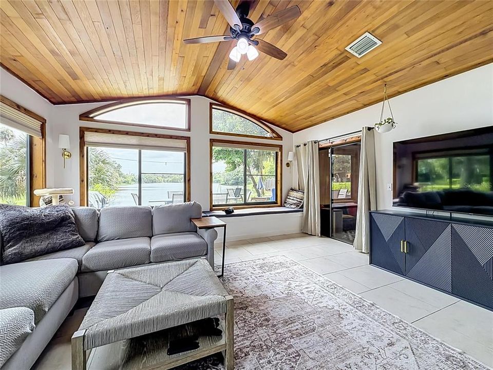 En Venta: $500,000 (3 camas, 2 baños, 2181 Pies cuadrados)