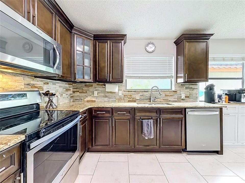 En Venta: $500,000 (3 camas, 2 baños, 2181 Pies cuadrados)