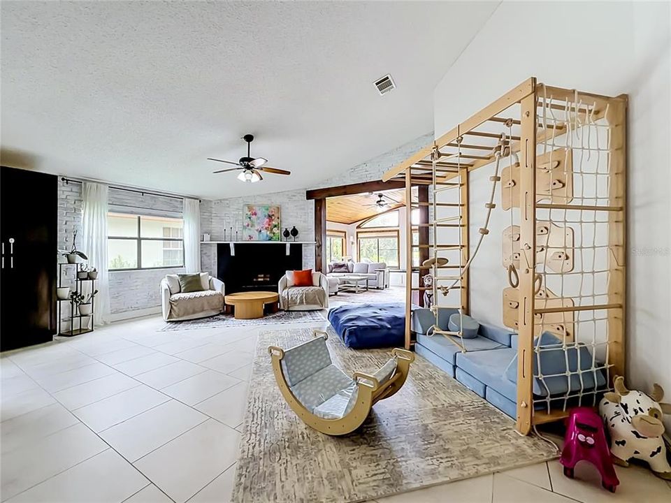 En Venta: $500,000 (3 camas, 2 baños, 2181 Pies cuadrados)