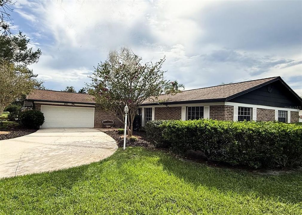 For Sale: $399,000 (3 beds, 2 baths, 1852 Square Feet)