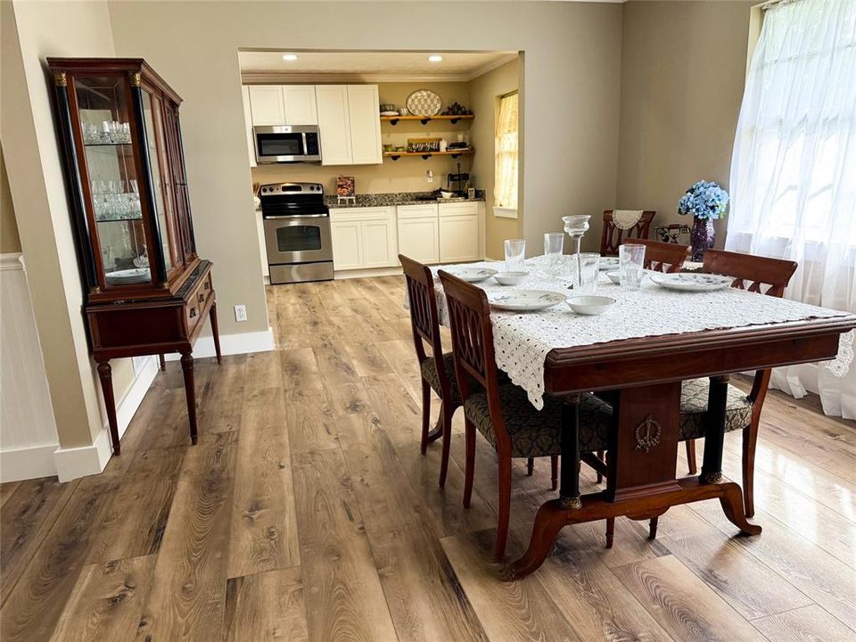 For Sale: $399,000 (3 beds, 2 baths, 1852 Square Feet)