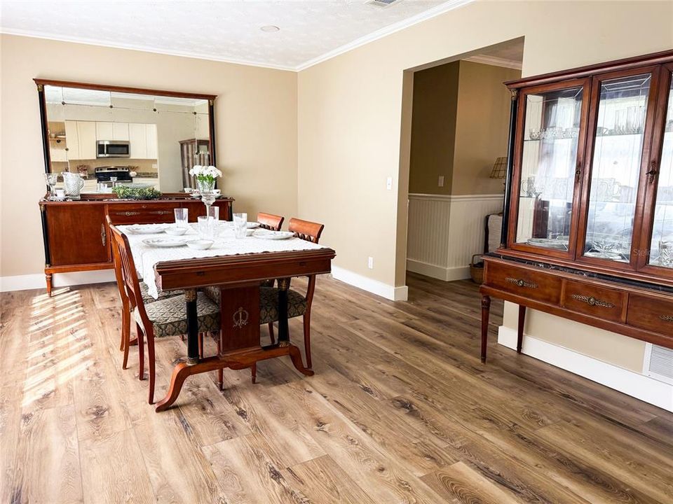 For Sale: $399,000 (3 beds, 2 baths, 1852 Square Feet)
