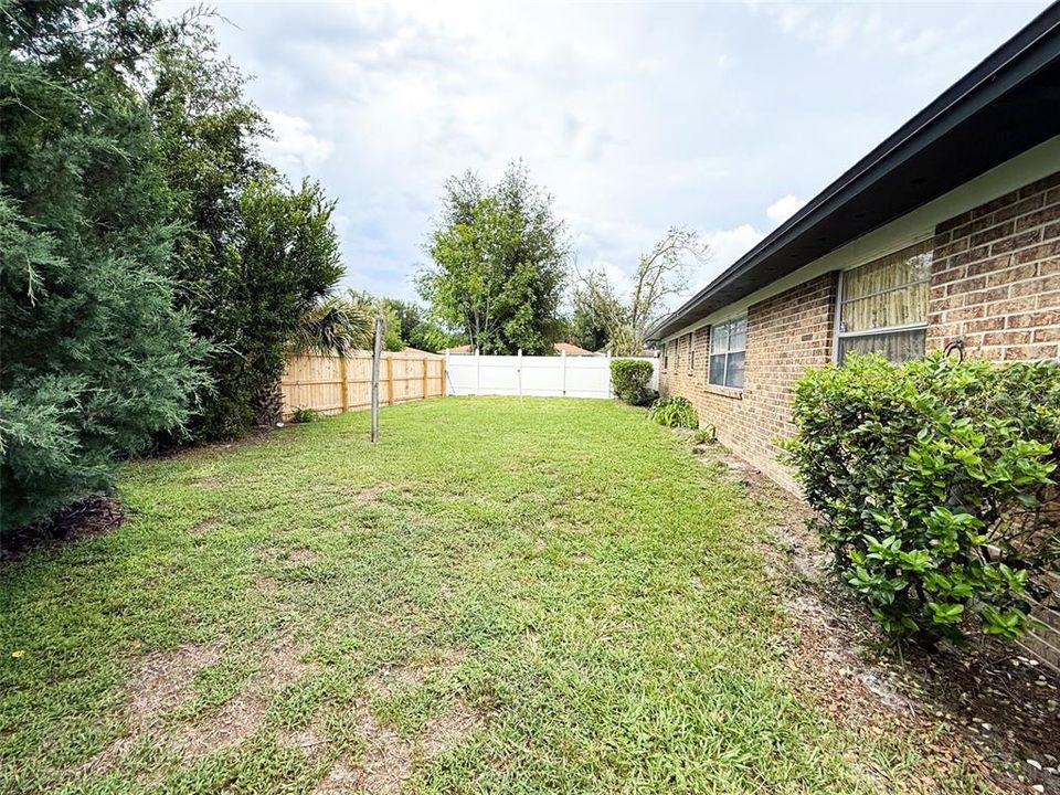 For Sale: $399,000 (3 beds, 2 baths, 1852 Square Feet)