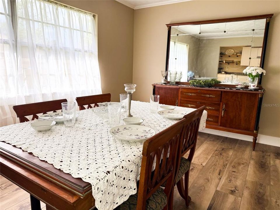 For Sale: $399,000 (3 beds, 2 baths, 1852 Square Feet)