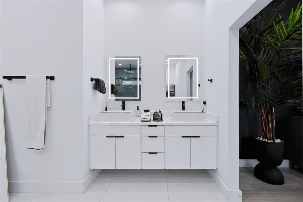For Sale: $709,900 (4 beds, 2 baths, 1937 Square Feet)