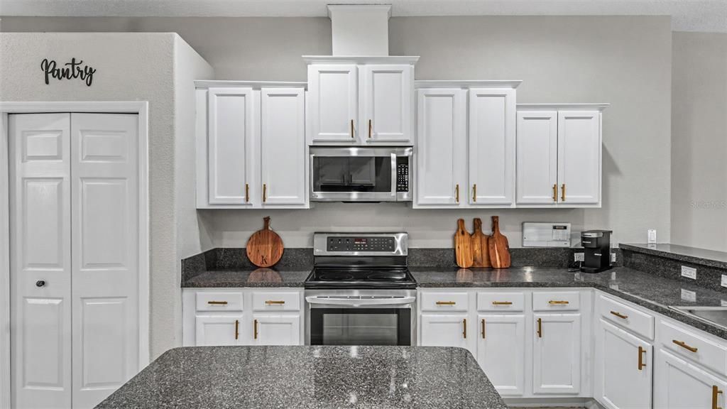 For Sale: $515,000 (4 beds, 3 baths, 2719 Square Feet)