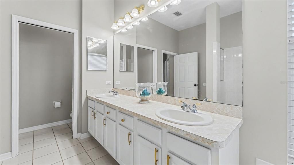 For Sale: $515,000 (4 beds, 3 baths, 2719 Square Feet)