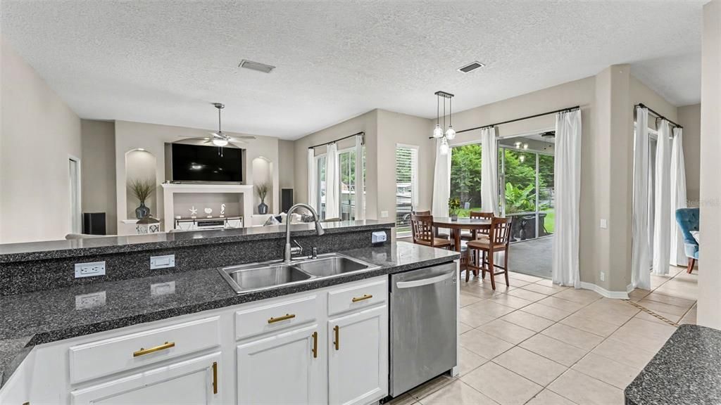For Sale: $515,000 (4 beds, 3 baths, 2719 Square Feet)