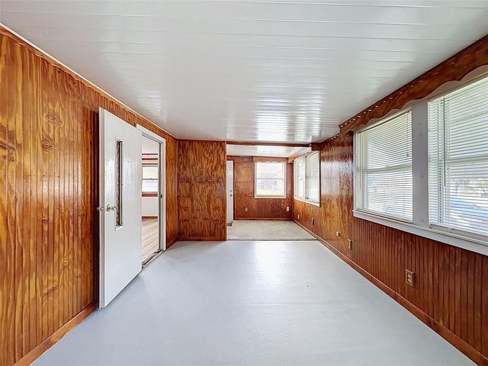 For Sale: $150,000 (2 beds, 2 baths, 925 Square Feet)