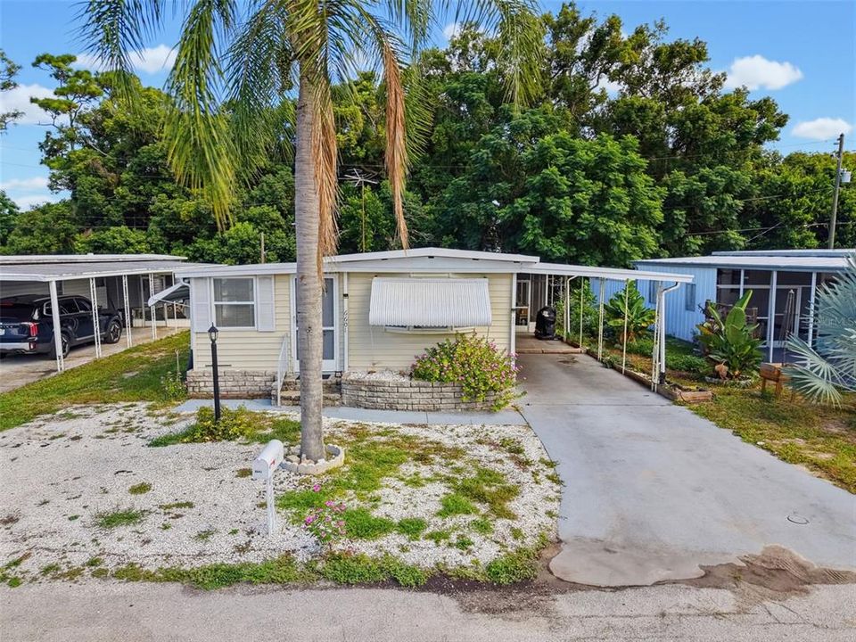 For Sale: $150,000 (2 beds, 2 baths, 925 Square Feet)