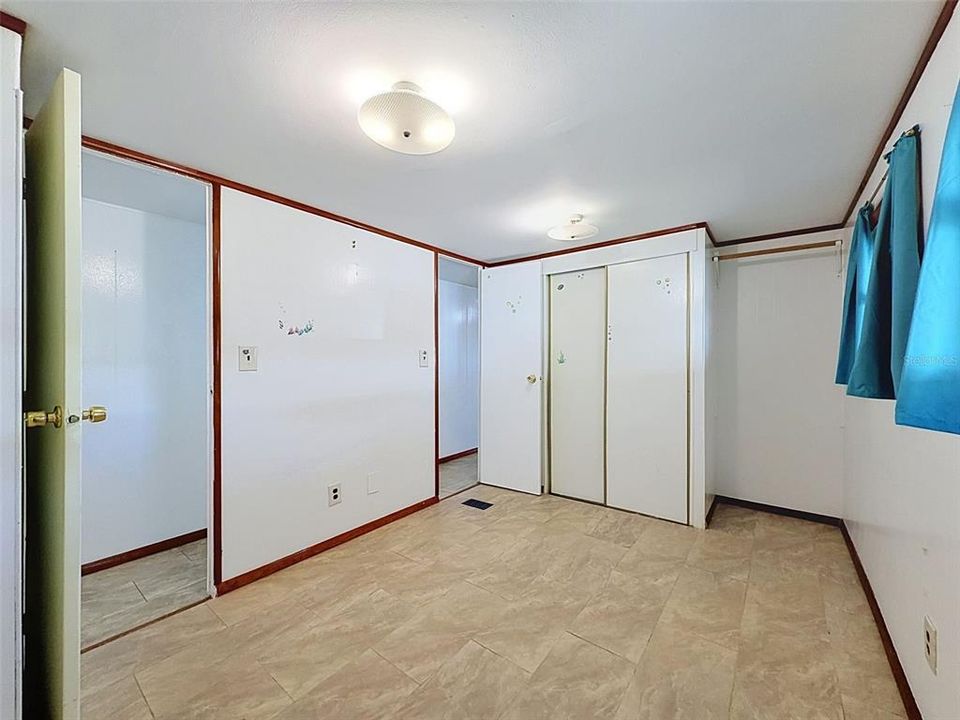 For Sale: $150,000 (2 beds, 2 baths, 925 Square Feet)