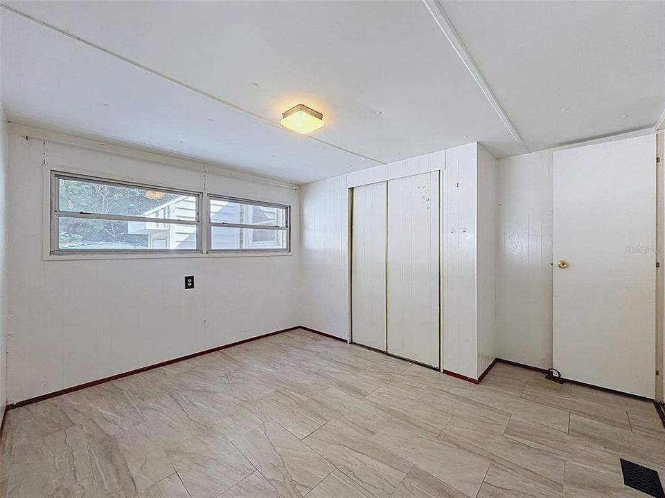 For Sale: $150,000 (2 beds, 2 baths, 925 Square Feet)