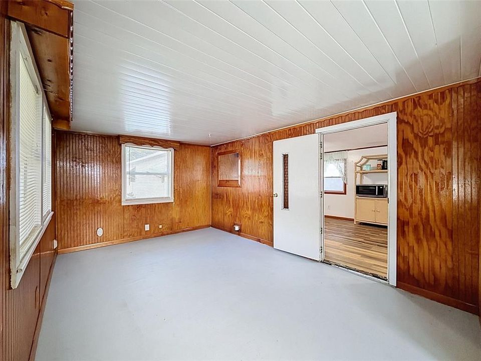For Sale: $150,000 (2 beds, 2 baths, 925 Square Feet)