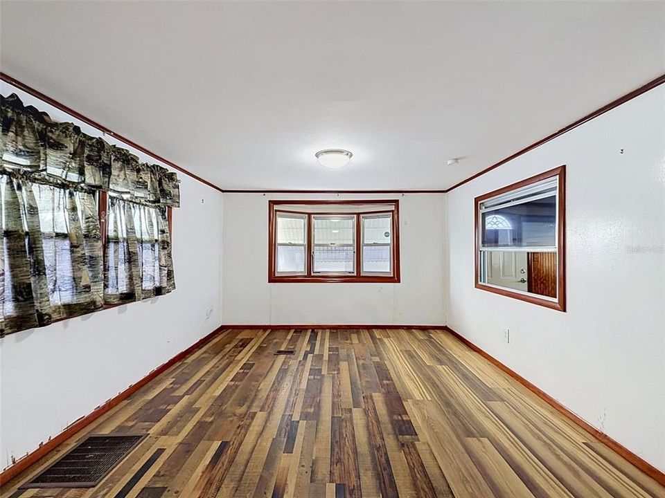 For Sale: $150,000 (2 beds, 2 baths, 925 Square Feet)