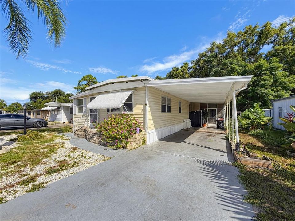 For Sale: $150,000 (2 beds, 2 baths, 925 Square Feet)