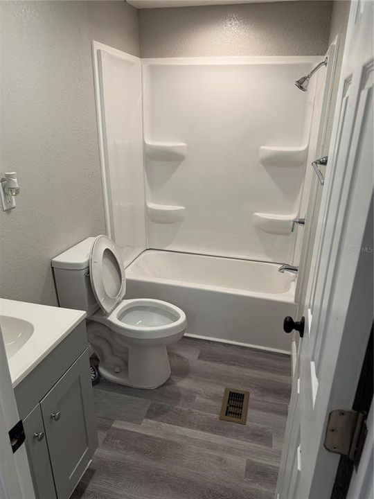 На продажу: $279,900 (3 спален, 2 ванн, 2340 Квадратных фут)