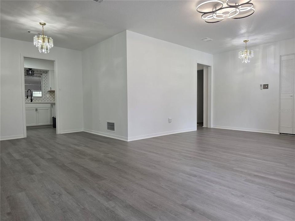 For Sale: $359,000 (4 beds, 3 baths, 2214 Square Feet)