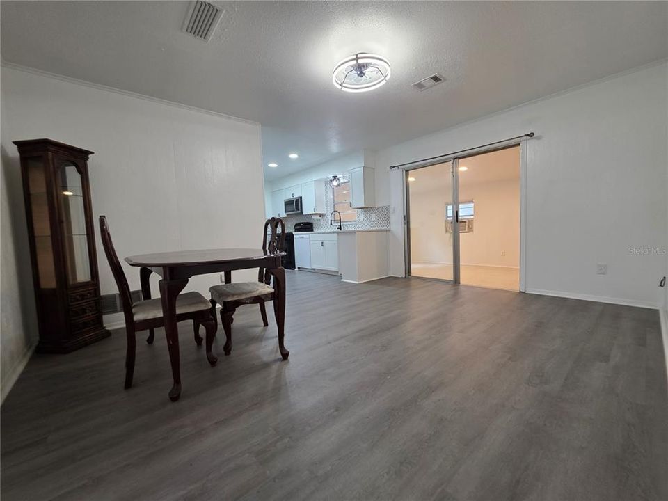 For Sale: $359,000 (4 beds, 3 baths, 2214 Square Feet)