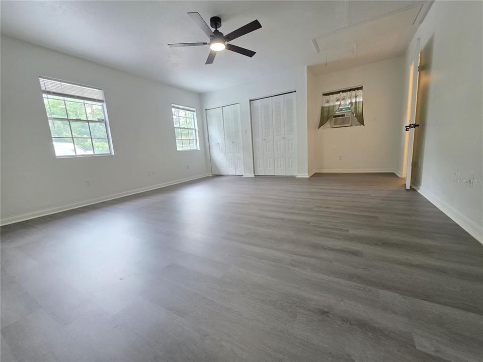 For Sale: $359,000 (4 beds, 3 baths, 2214 Square Feet)
