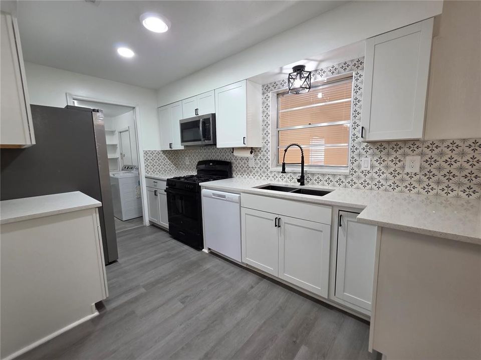 For Sale: $359,000 (4 beds, 3 baths, 2214 Square Feet)
